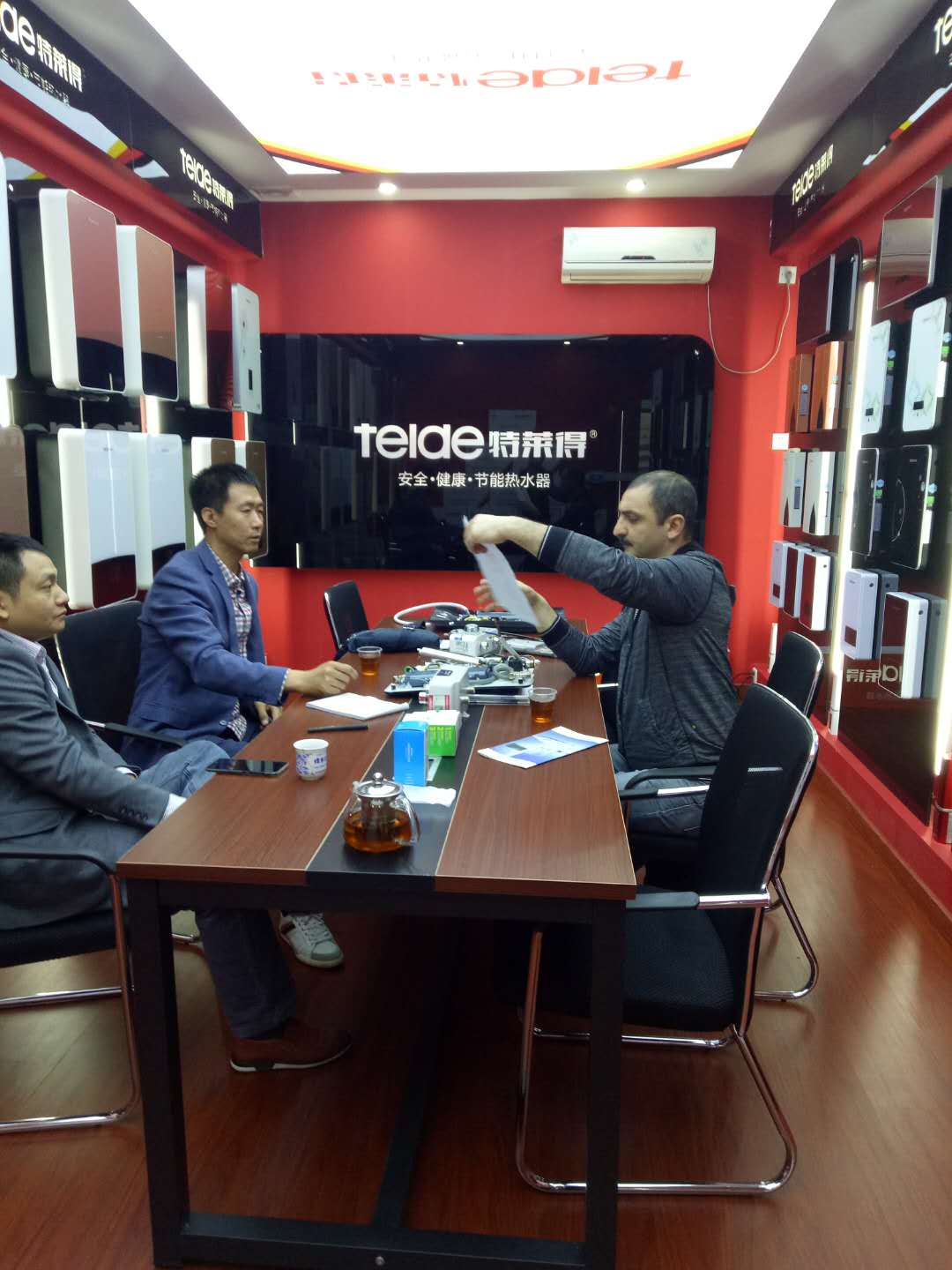 烈歡迎俄羅斯客戶蒞臨我司，恭賀成功簽約！